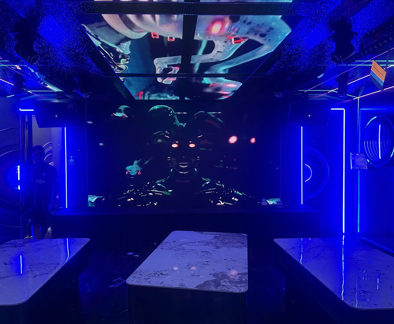 Electronic party sound
